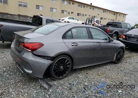 2021 Mercedes-Benz A 220 4Matic z USA, uszkodzony, nr VIN W1K3G4FB4MJ294808